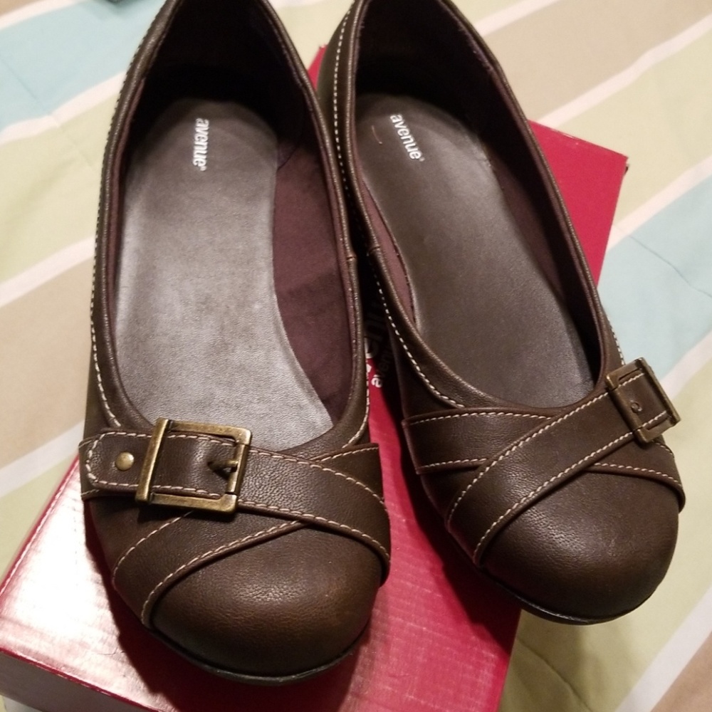 Shoes - Picture 2 of 3